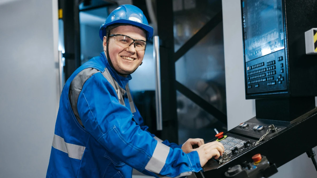 Czyszczenie laserowe powierzchni metalowego detalu
