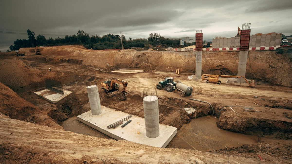 Węzły betoniarskie i beton przy większej inwestycji budowlanej